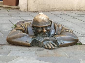 kanaldeckel_skulptur_in_bratislava